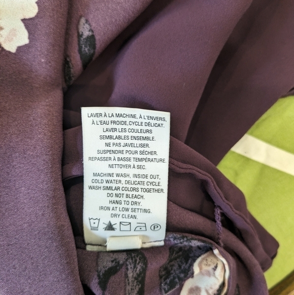 Set of  2 Reitmans floral blouses - Picture 11 of 11